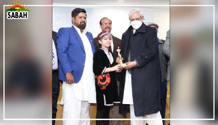 Raziyah Sultana receives her father Mohammad Yasin Malik’s Human Rights Hurriyat Award