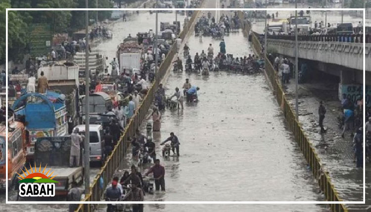 Heavy rainfall goes on in port city of Karachi causing loss of lives