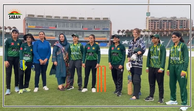 British HC Jane Marriott visits PCB Headquarters & plays cricket with Pakistani Women cricket team cricketers at Qaddafi Stadium, Lahore